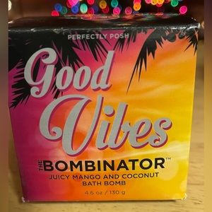 Good vibes bombinator bath bomb